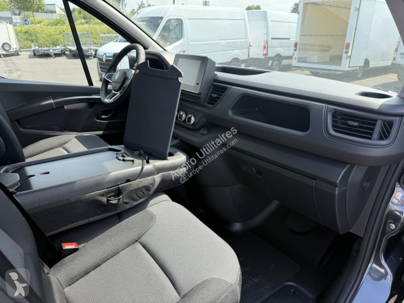 Véhicule utilitaire Renault TRAFIC 3T0 L1H1...