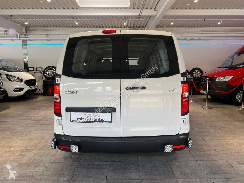 Samochód dostawczy Hyundai H-1  2,5 CRDI...