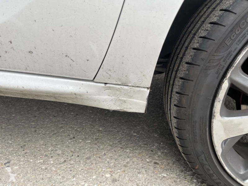 عربة نفعية Peugeot