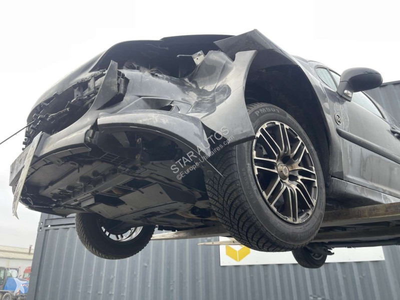 عربة نفعية Peugeot