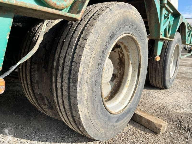 Véhicule utilitaire   3 ESSIEUX