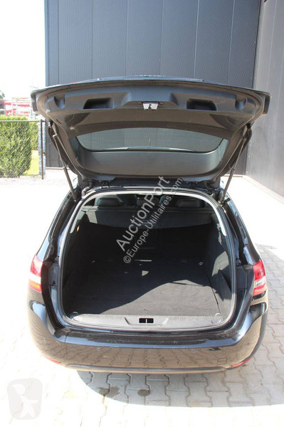 عربة نفعية Peugeot
