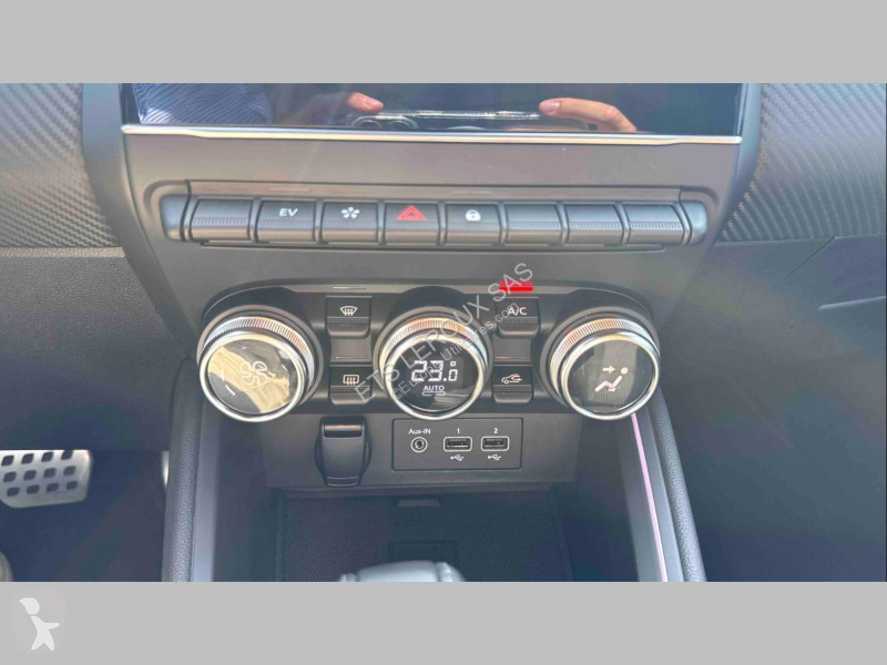 عربة نفعية Renault CLIO V