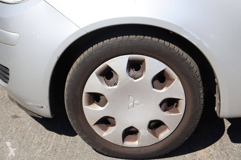 Samochód dostawczy Mitsubishi