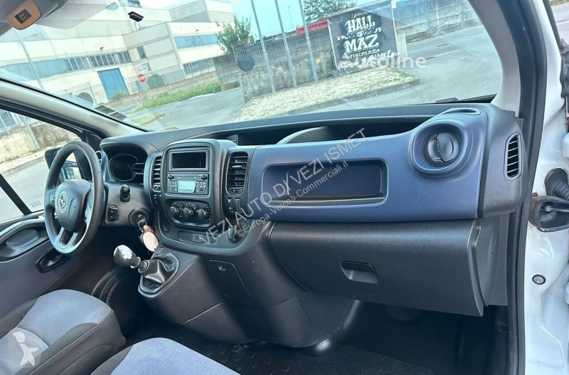 Véhicule utilitaire Opel 6 posti autocarro