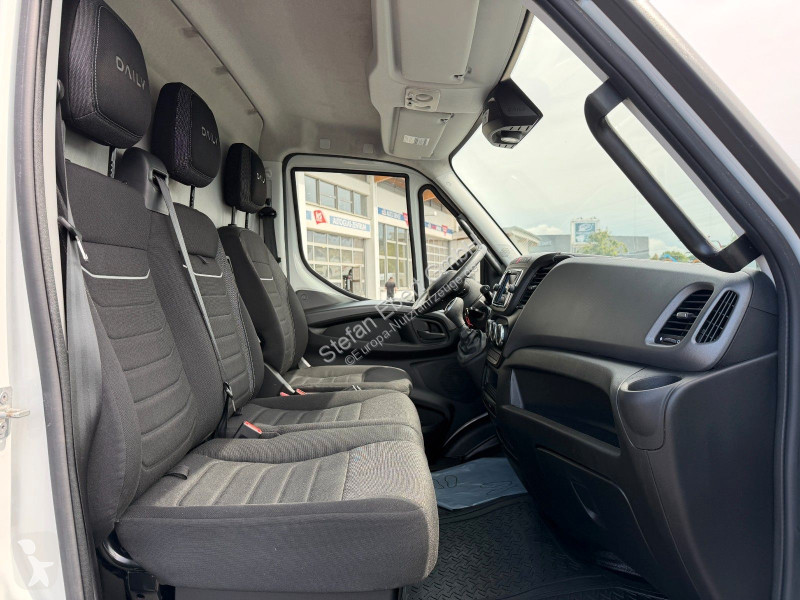 Véhicule utilitaire Iveco 35S18HA8 Kastenwagen...