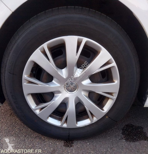 Peugeot 208 van