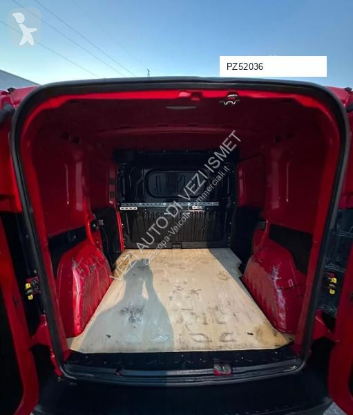 Véhicule utilitaire Fiat doblo