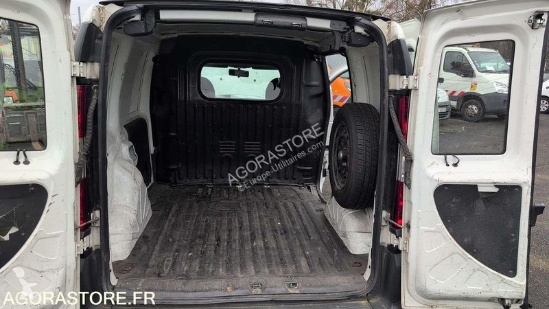 Véhicule utilitaire Fiat DOBLO