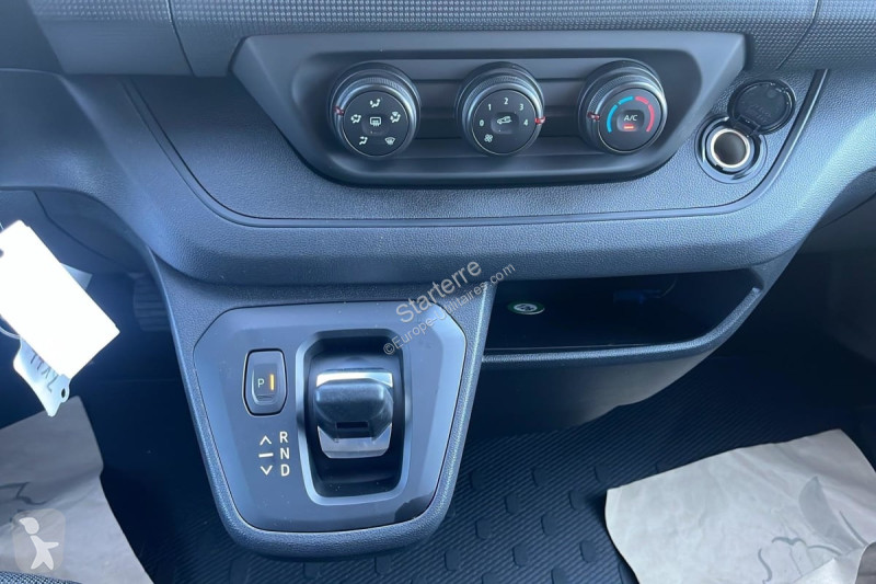Véhicule utilitaire Renault  TRAFIC CABINE...