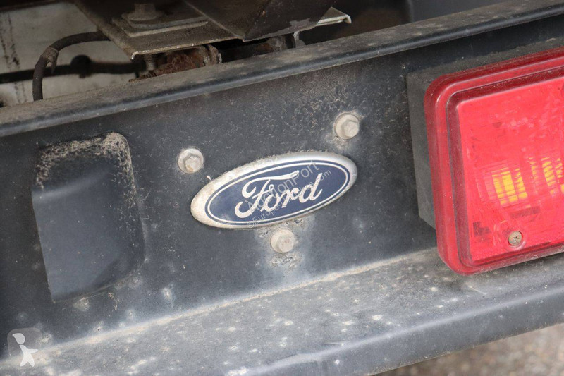 Véhicule utilitaire Ford