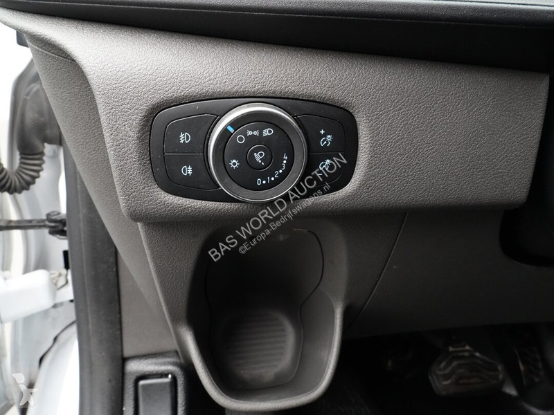 Véhicule utilitaire Ford 130PK