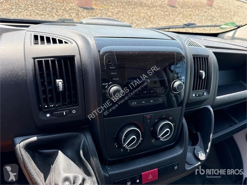 Комерційні автомобілі Opel 2.2
