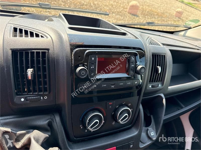 Véhicule utilitaire Opel 2.2