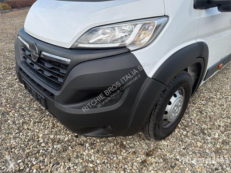 Véhicule utilitaire Opel 2.2