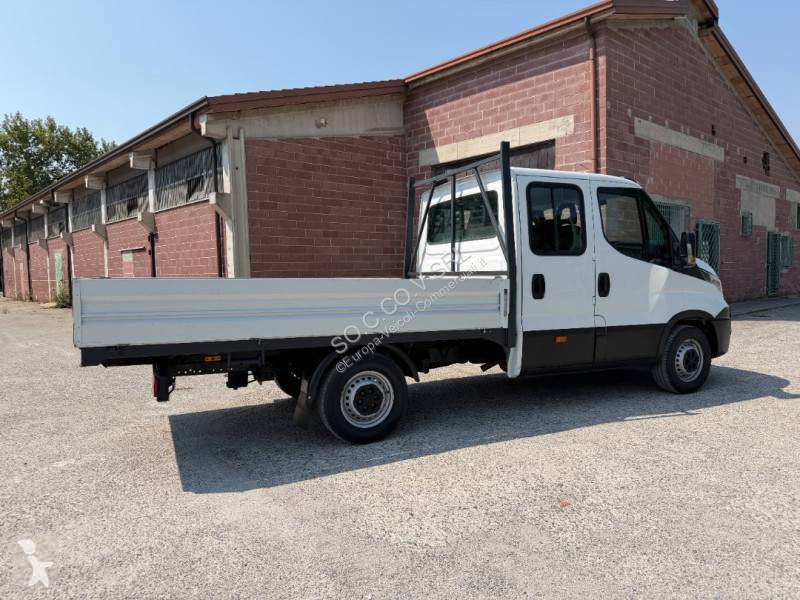 Лекотоварен автомобил Iveco 35S12