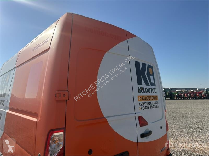 Furgoneta Nissan Cargo Van