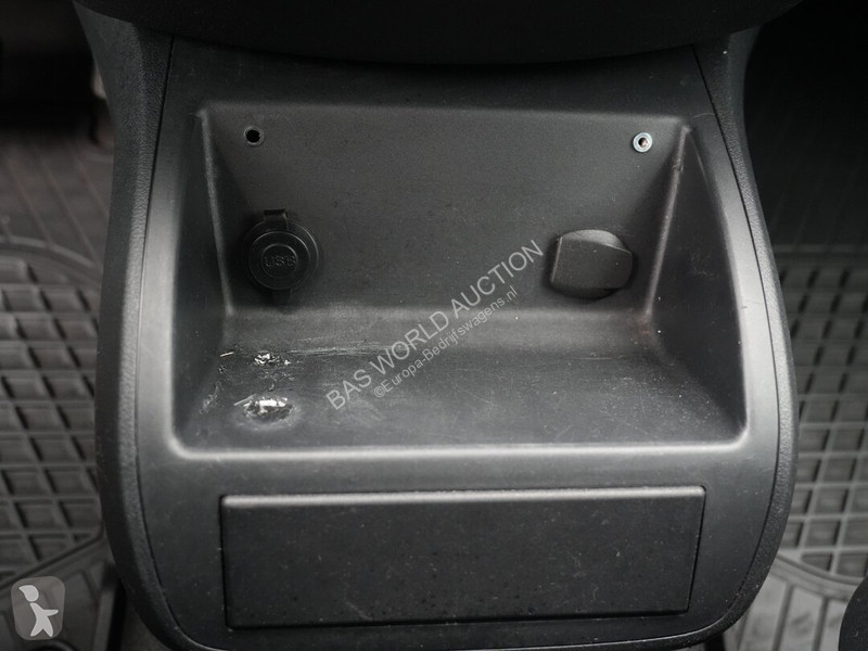 Bedrijfswagen Mercedes 116