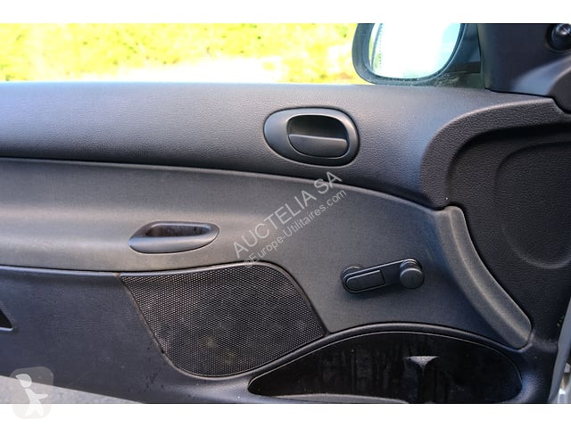 Коммерческий автомобиль Peugeot 208