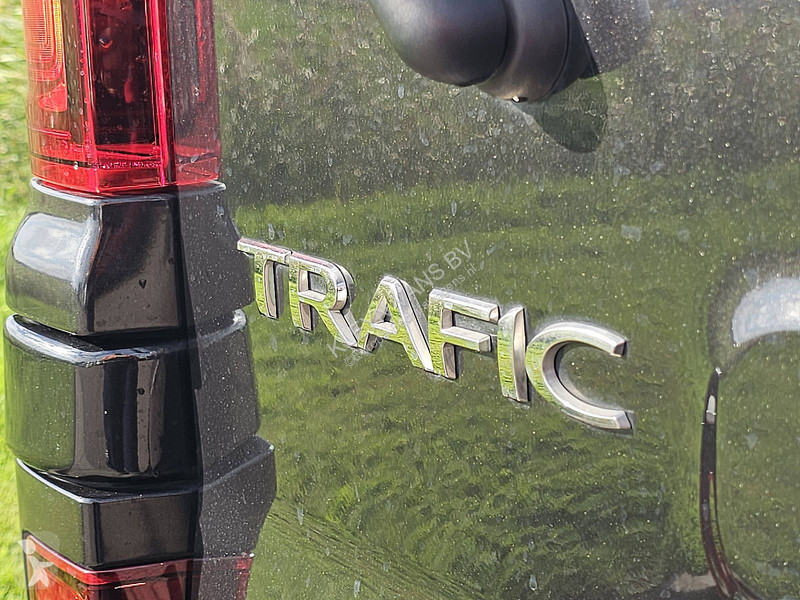 Véhicule utilitaire Renault 2.0 DCI ac...