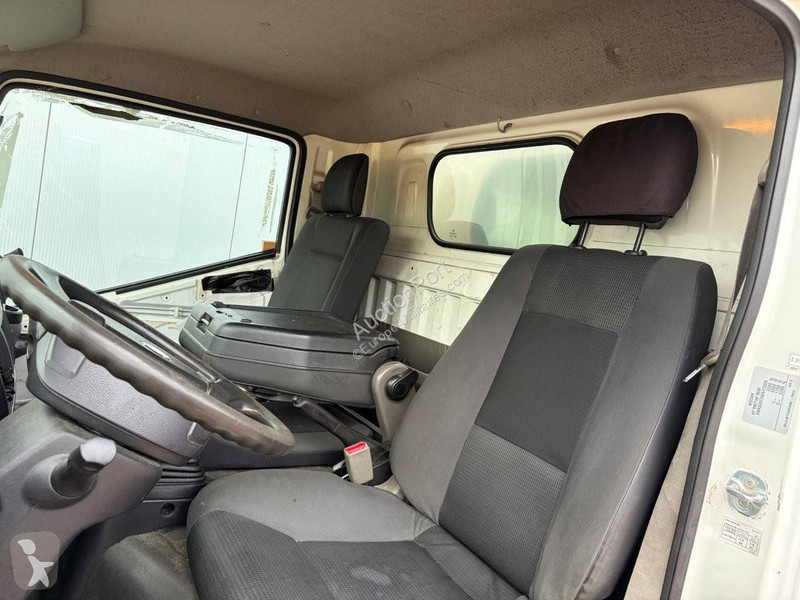Nissan  NT400- 35.12 2.5 dCi 250 van