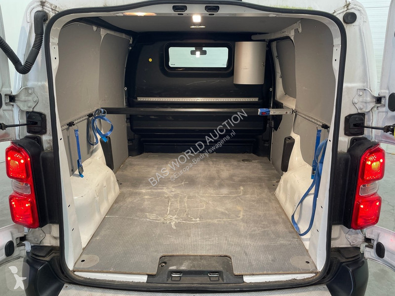عربة نفعية Peugeot 1.5 BlueHDI 100 Compact Premium