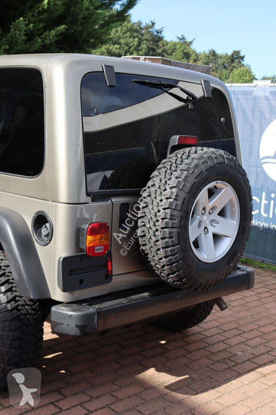 عربة نفعية Jeep