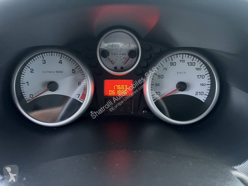 Autoutilitară Peugeot 1.1 i 60ch 4cv 5Portes...