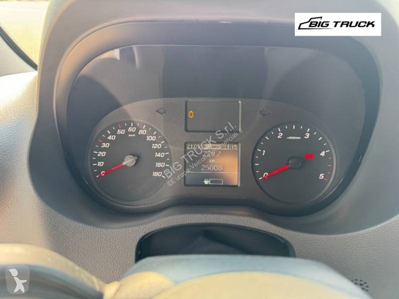 Veículo utilitário Mercedes 214 CDI