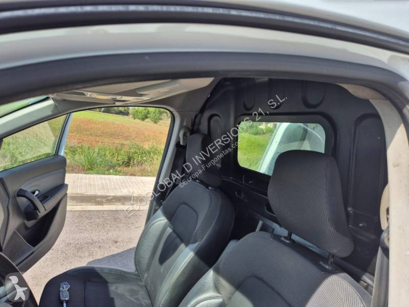 Véhicule utilitaire Renault DCI 95