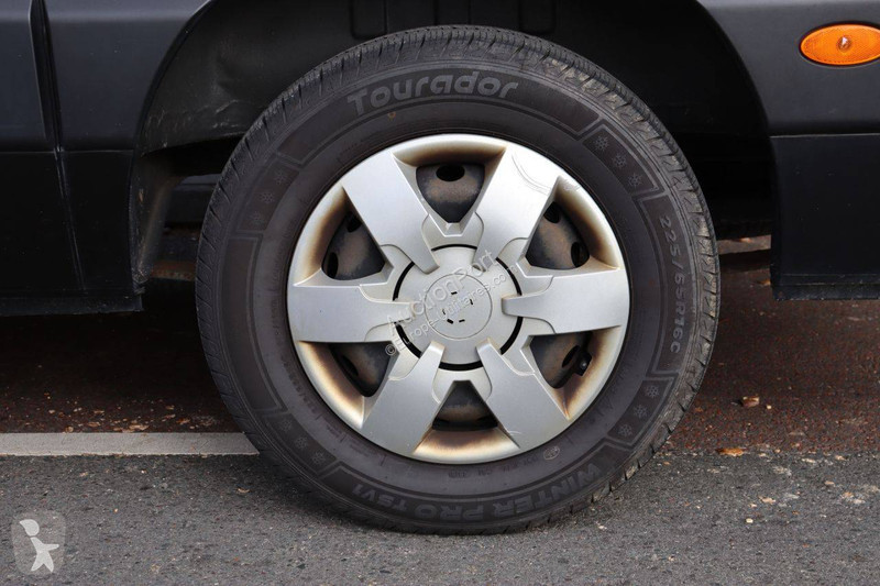 Véhicule utilitaire Nissan