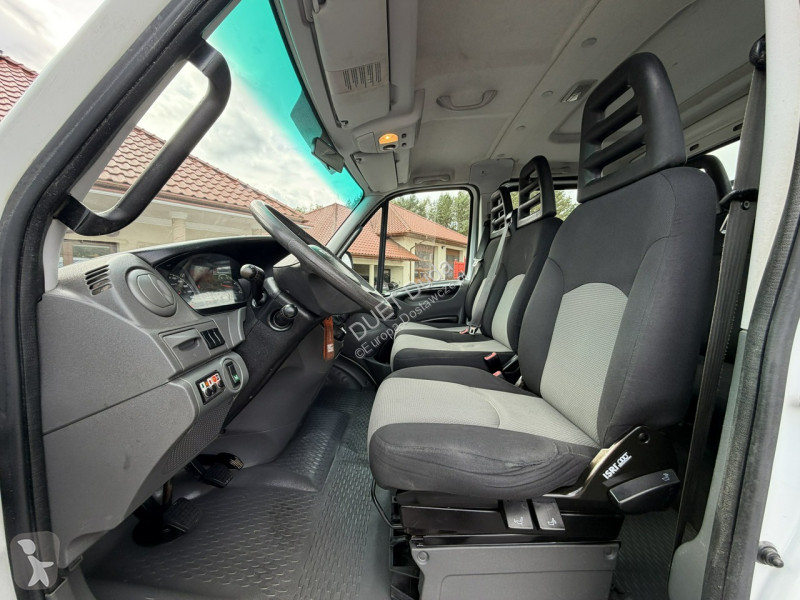 Véhicule utilitaire Iveco 70C18 V H