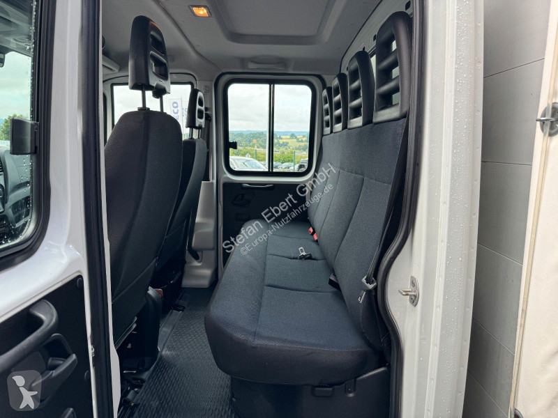 Véhicule utilitaire Iveco 35S16...