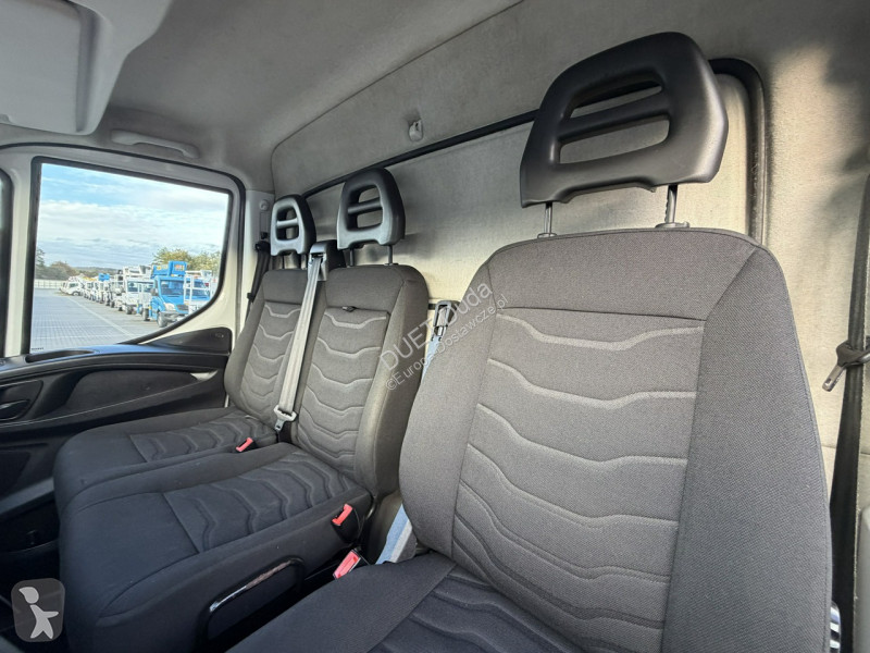 Véhicule utilitaire Iveco 70C18 V H