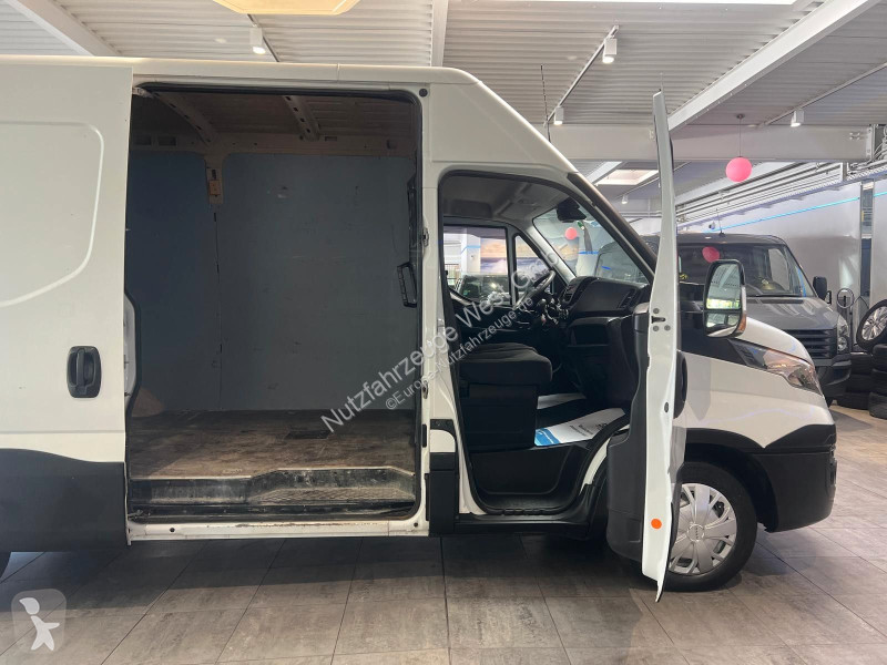 Užitkové vozidlo Iveco 35S16...