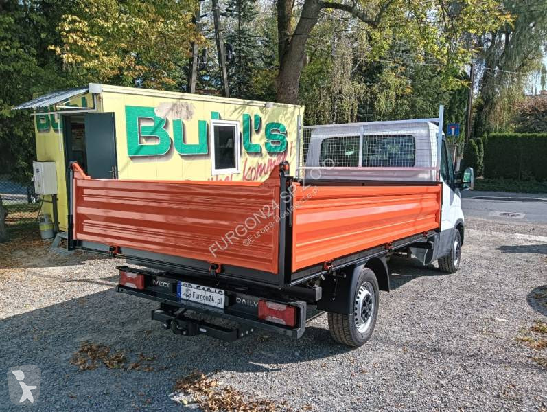 Véhicule utilitaire Iveco 33S12