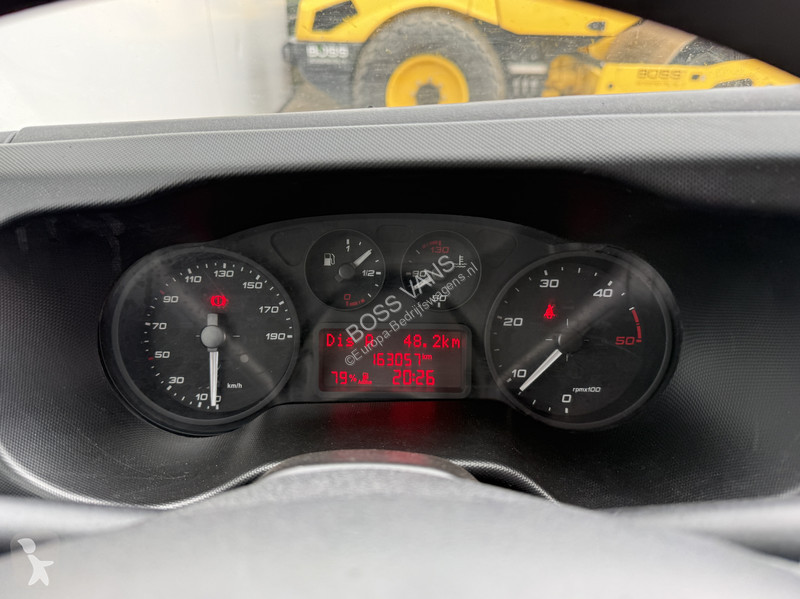 Véhicule utilitaire Iveco 35S14 2.3