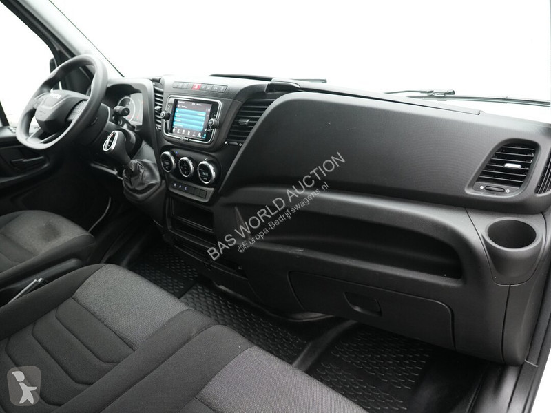 Véhicule utilitaire Iveco 35S16