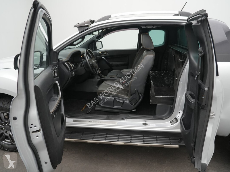 Véhicule utilitaire Ford 210pk