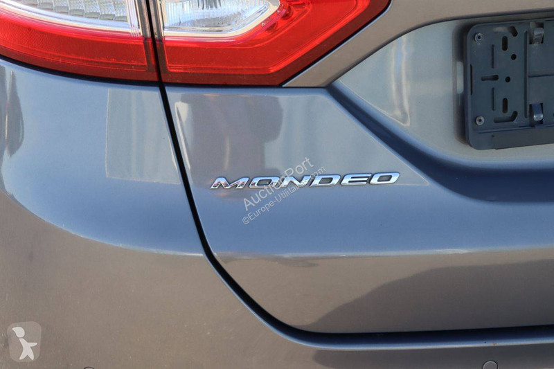 Véhicule utilitaire Ford