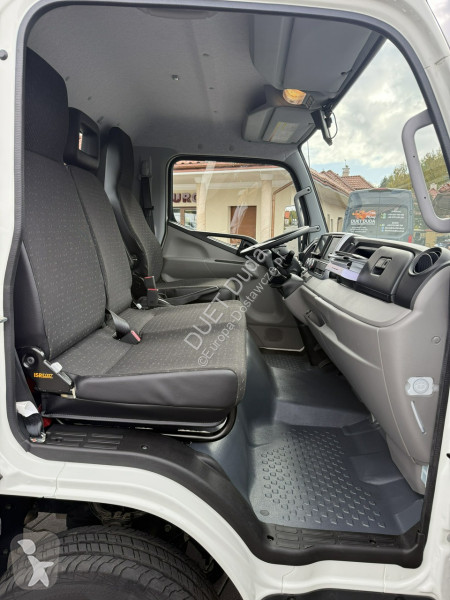 Véhicule utilitaire Mitsubishi Fuso