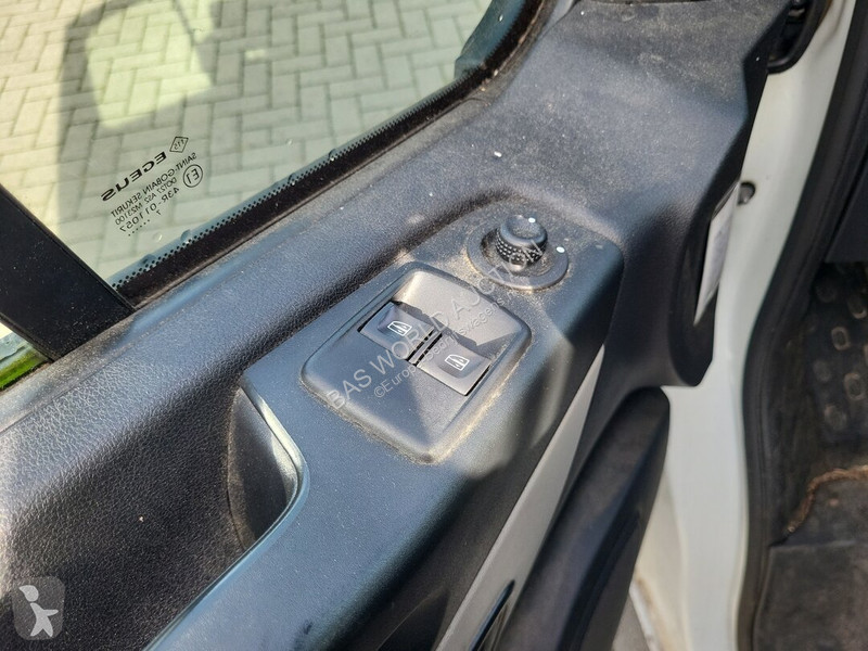Véhicule utilitaire Renault 95pk