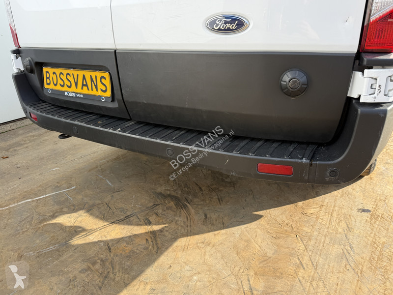 Véhicule utilitaire Ford E