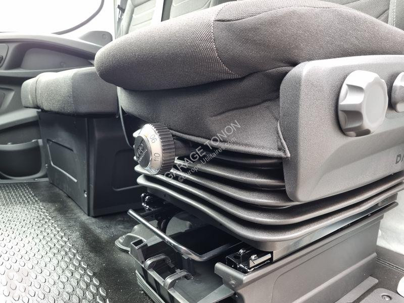 Furgoneta Iveco  DAILY 35-180 PLATEAU 4.40m