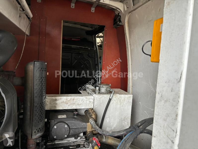 Véhicule utilitaire Iveco CAISSE POLYFOND...