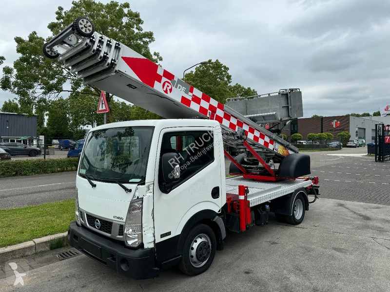 Véhicule utilitaire Nissan UNIT CABSTAR 35.13...
