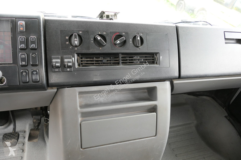 Furgoneta Mercedes Vario 816D mit Ladekran 3...