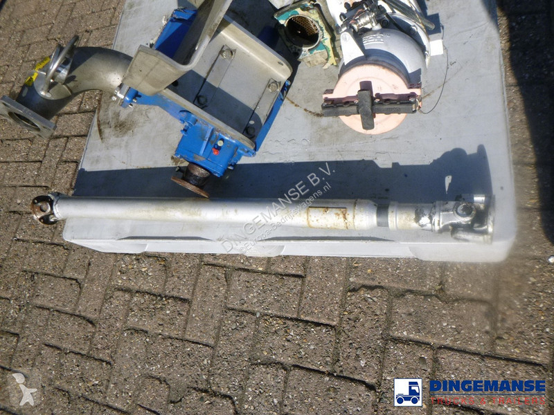 Veicolo commerciale  Fuel tank equipment...