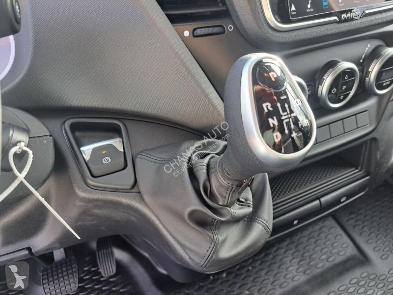 Véhicule utilitaire Iveco 35S18 A8 180CV 3L...