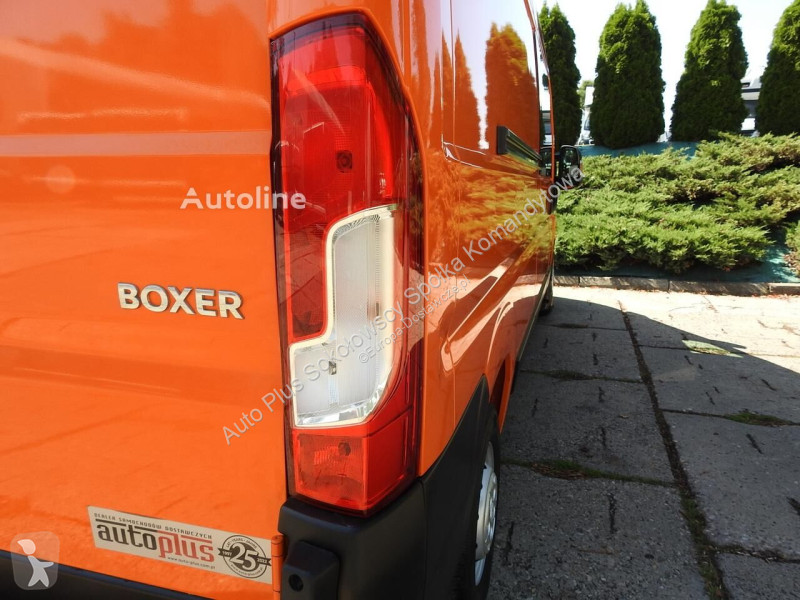 Véhicule utilitaire Peugeot BOXER FURGON...